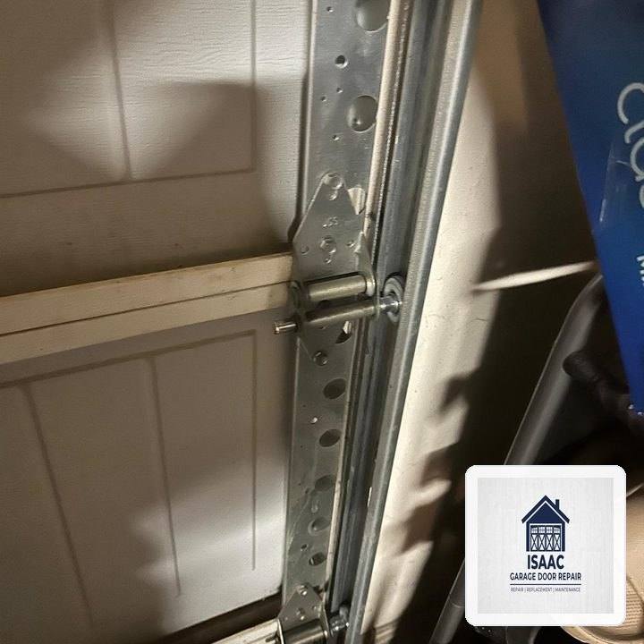 Isaac Garage Door Repair Dispatch in Weatherford (Willow Park Area): Heavy-Duty EPDM Perimeter & Bottom Seal Weatherproofing - Weatherford, TX